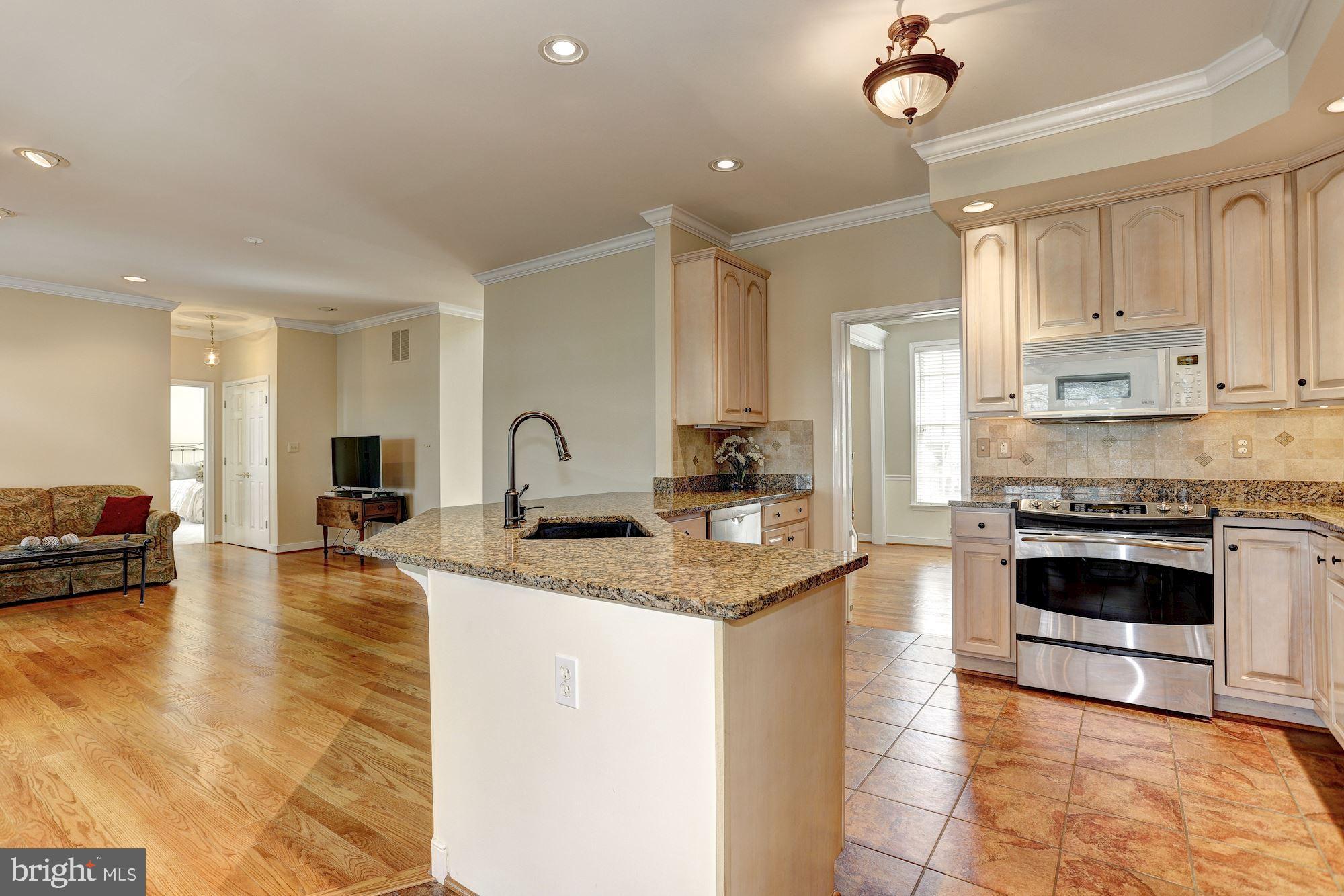 2923 Baldwin Mill Road Baldwin, MD 21013 - Photo 22 of 58 Granite Breakfast Bar w/Sink