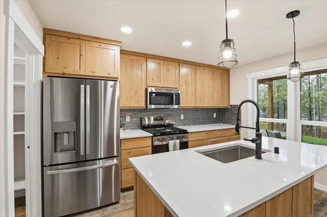 $549,000 | 39897 Sunset Bay Road, Loon Lake, WA 99148