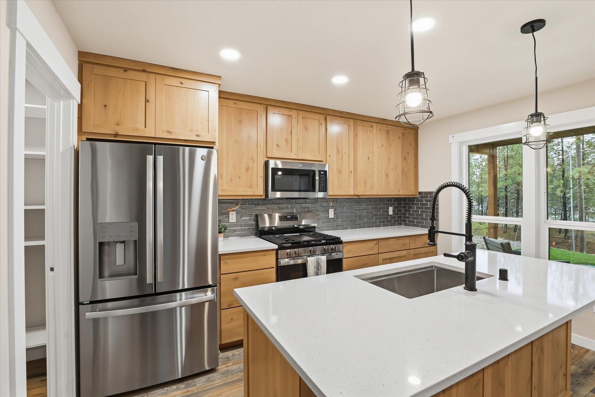 39897 Sunset Bay Road Loon Lake, WA 99148 - Photo 7 of 36