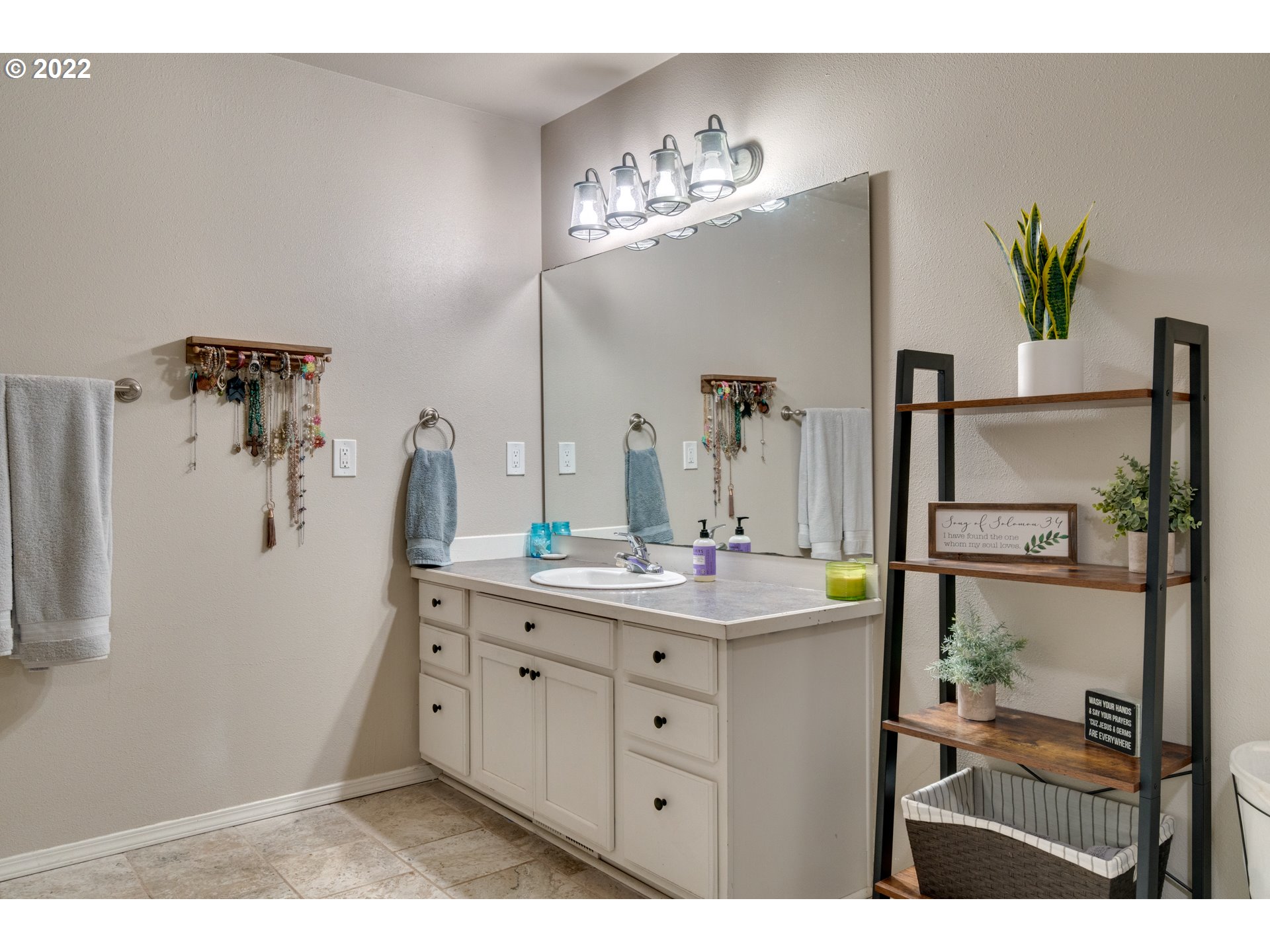 8535 South Drake Road Northeast Mount Angel, OR 97362 - Photo 25 of 32 Gallery Image 25