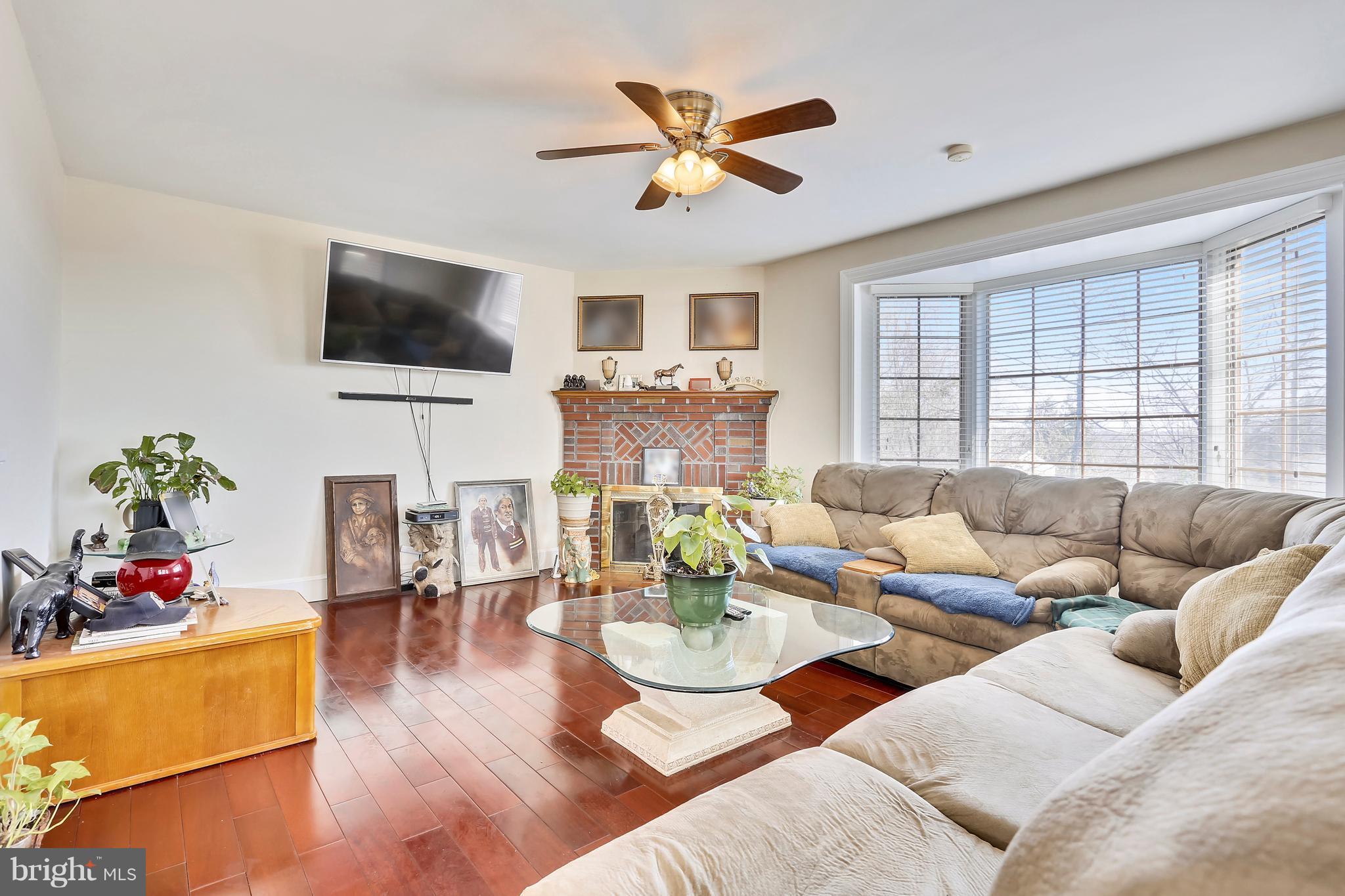 6400 Riggs Road Hyattsville, MD 20783 - Photo 11 of 29 Main Level Living Room