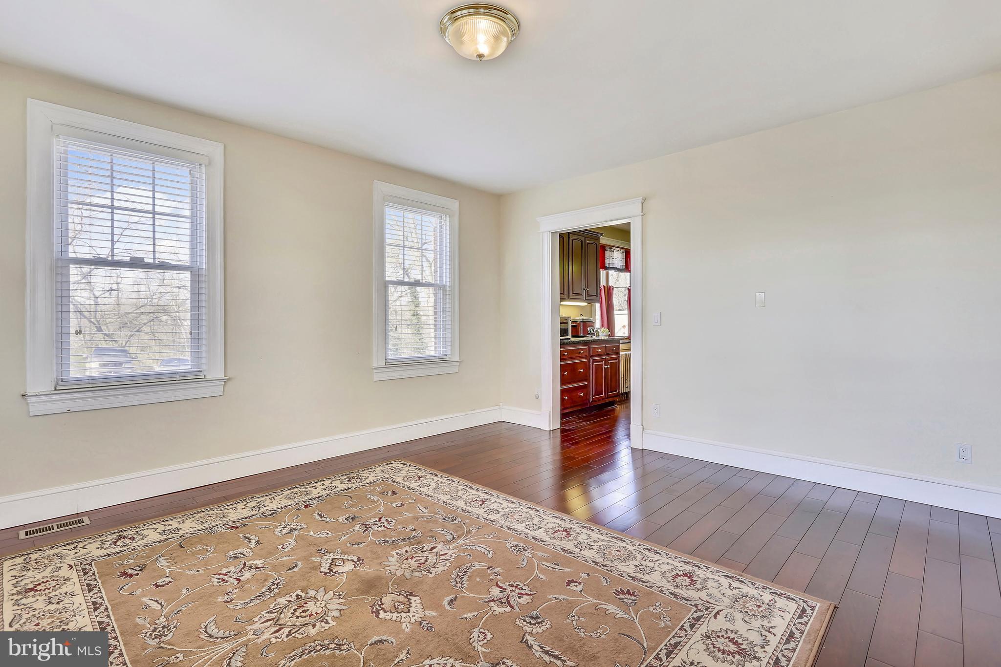 6400 Riggs Road Hyattsville, MD 20783 - Photo 15 of 29 Man level Dining Room