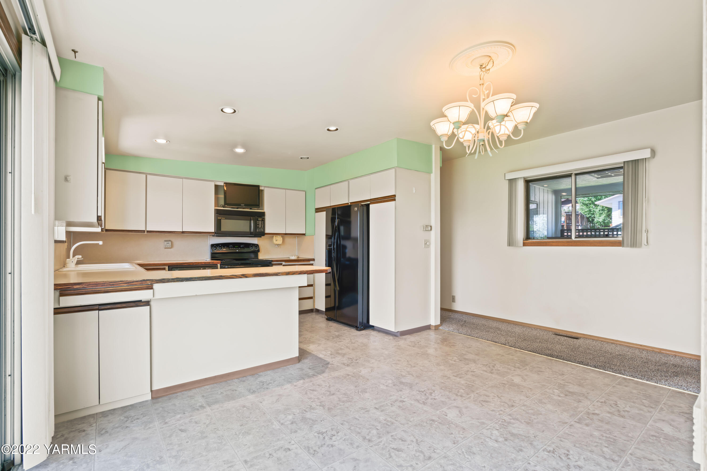 511 Viewcrest Place Selah, WA 98942 - Photo 13 of 22 a large kitchen with a refrigerator a stove a microwave and cabinets
