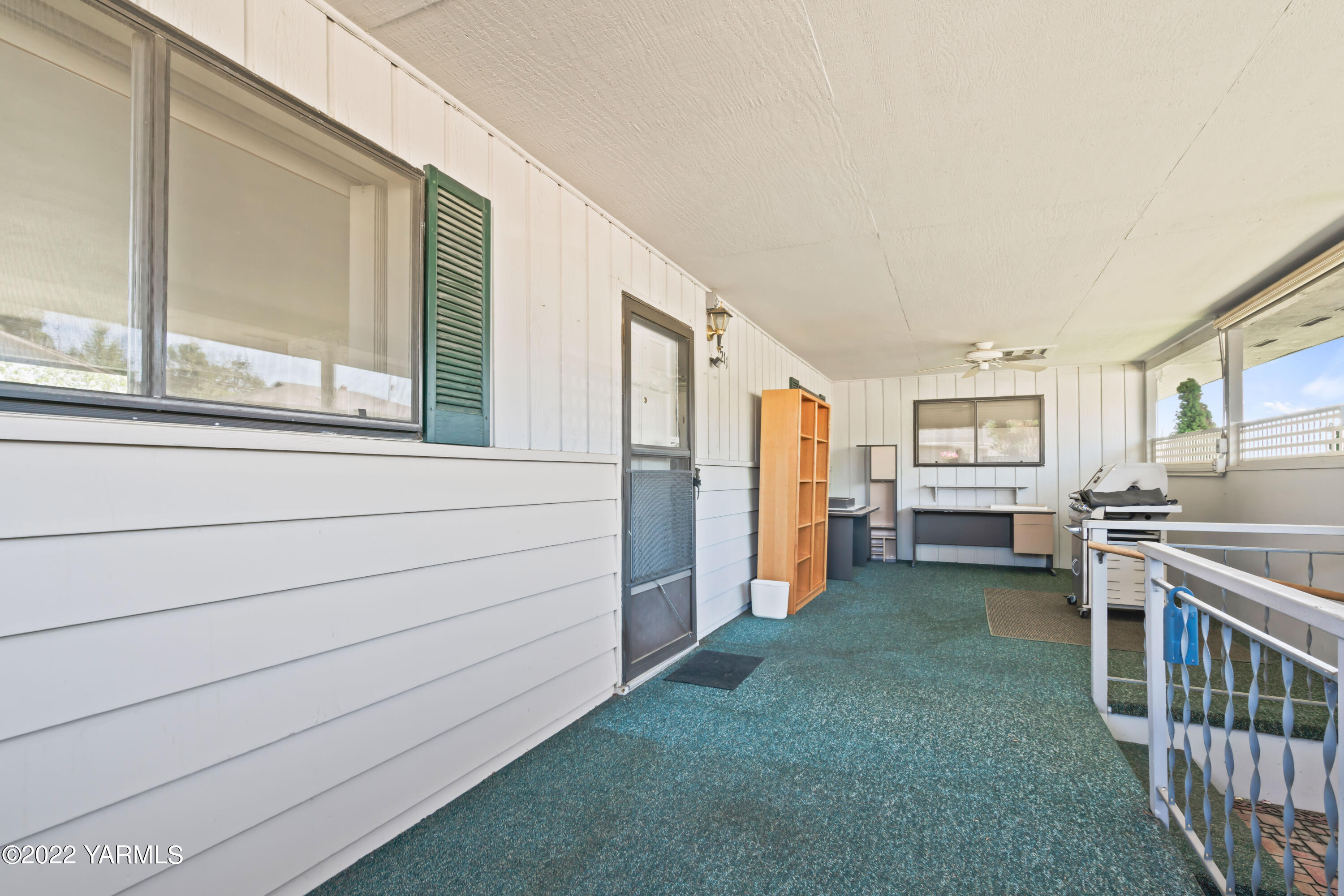 511 Viewcrest Place Selah, WA 98942 - Photo 7 of 22 a view of a bedroom with furniture and windows