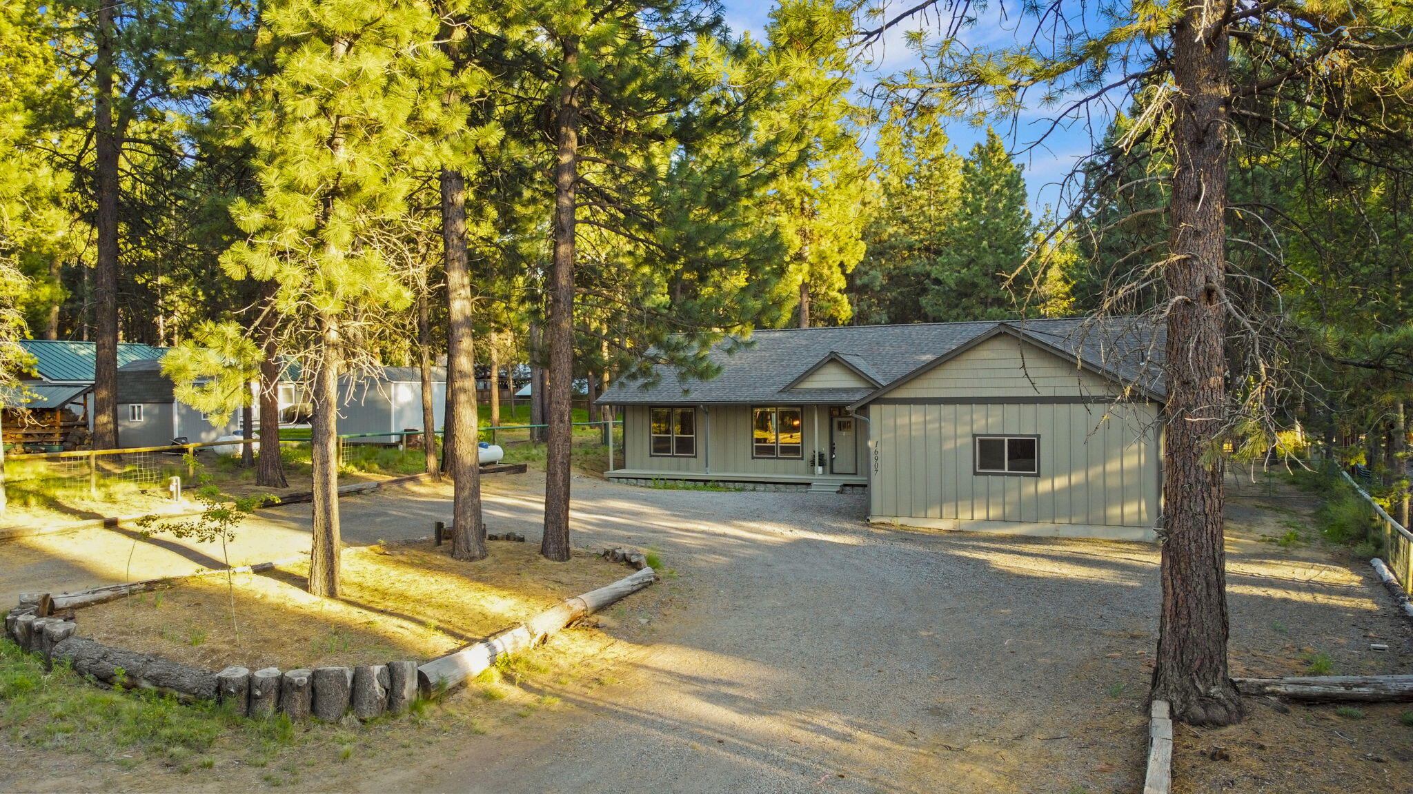 16907 Indio Road Bend, OR 97707 - Photo 3 of 46