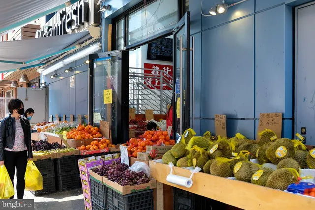 $369,900 | 111 North 9th Street, Unit 707, Philadelphia, PA 19107