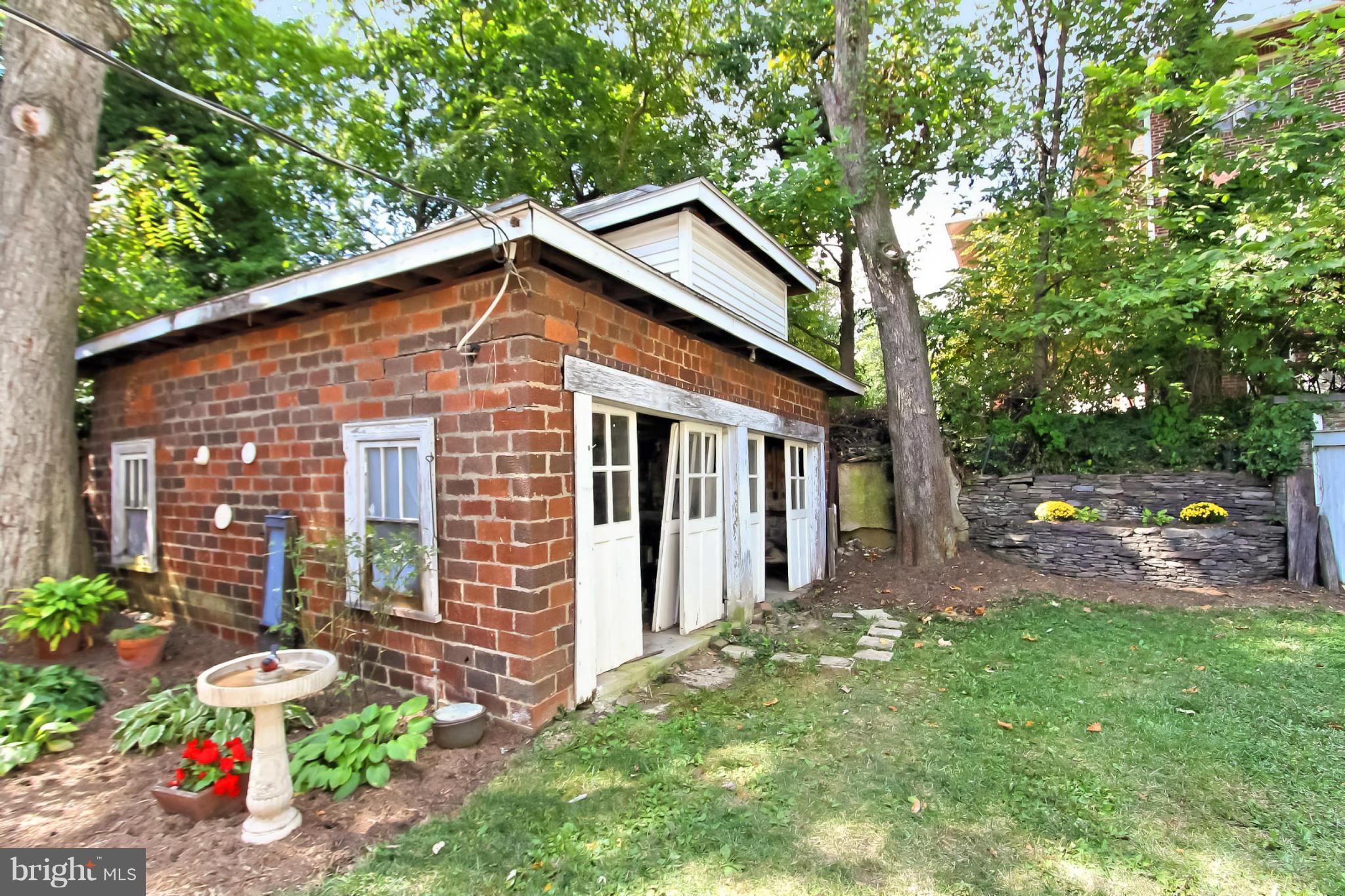 504 Russell Road Alexandria, VA 22301 - Photo 7 of 9 Exterior (Rear)