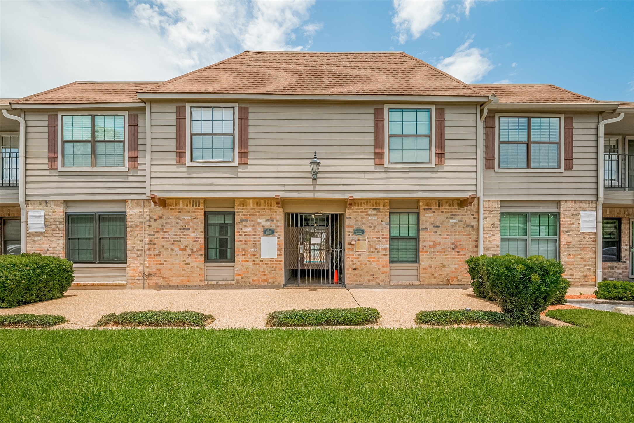 606 Marshall Street, Unit 35 Houston, TX 77006 - Photo 1 of 13 a front view of a house with a yard and porch
