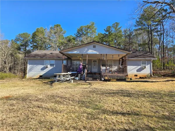 a view of a house with backyard and sitting area