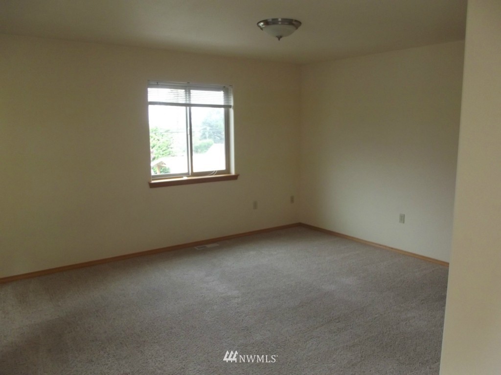 3725 Rockefeller Avenue Everett, WA 98201 - Photo 12 of 24 an empty room with a window