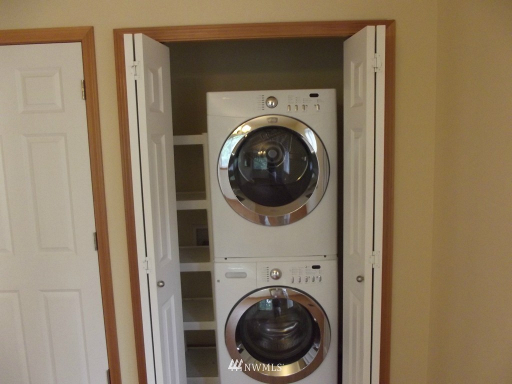 3725 Rockefeller Avenue Everett, WA 98201 - Photo 15 of 24 a utility room with dryer and washer