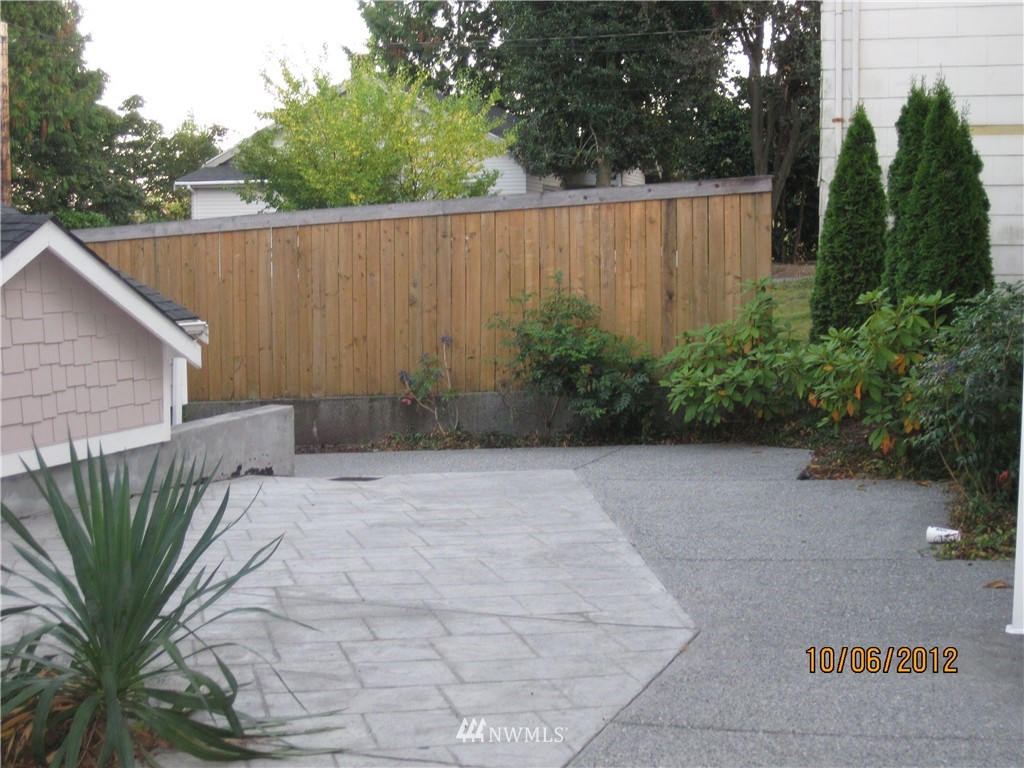 3725 Rockefeller Avenue Everett, WA 98201 - Photo 19 of 24 a view of a backyard
