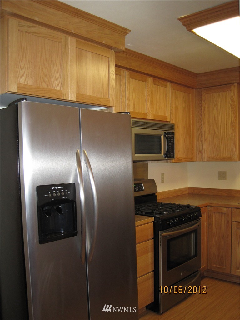 3725 Rockefeller Avenue Everett, WA 98201 - Photo 21 of 24 a kitchen with granite countertop stainless steel appliances and wooden cabinets