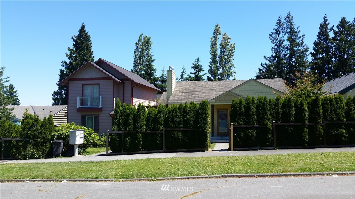 3725 Rockefeller Avenue Everett, WA 98201 - Photo 6 of 24 a view of a brick house with a yard plants and large tree