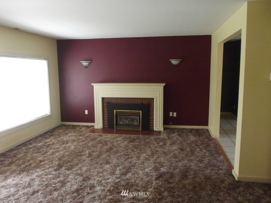 3725 Rockefeller Avenue Everett, WA 98201 - Photo 10 of 24 a view of empty room with a fireplace