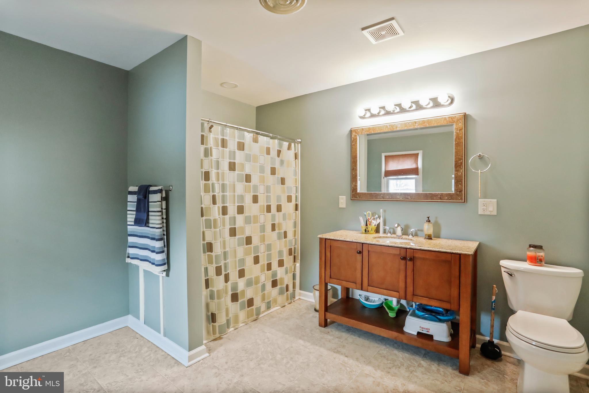 4807 West Feeser Road Taneytown, MD 21787 - Photo 17 of 31 Bathroom