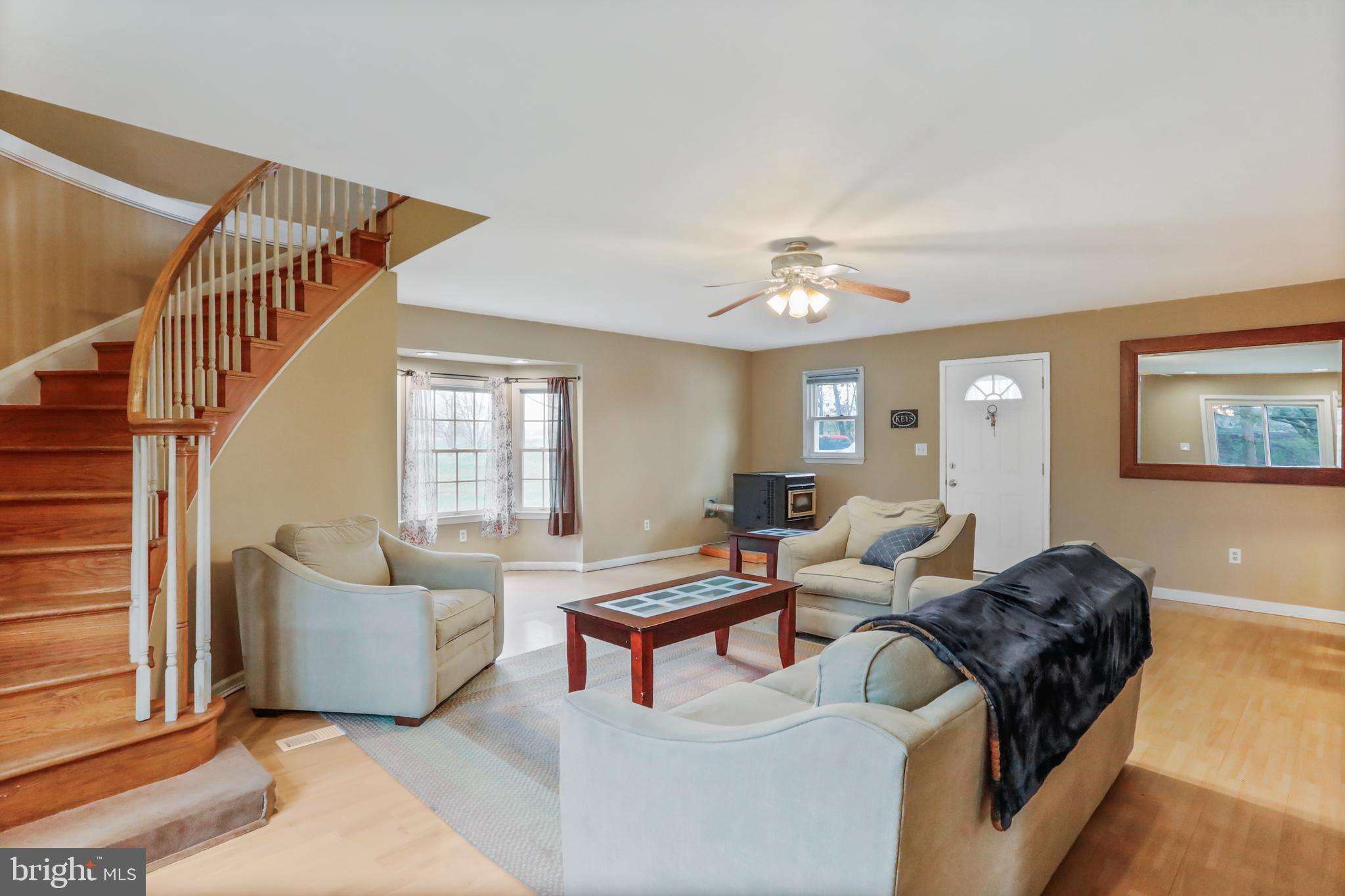 4807 West Feeser Road Taneytown, MD 21787 - Photo 5 of 31 Living Room