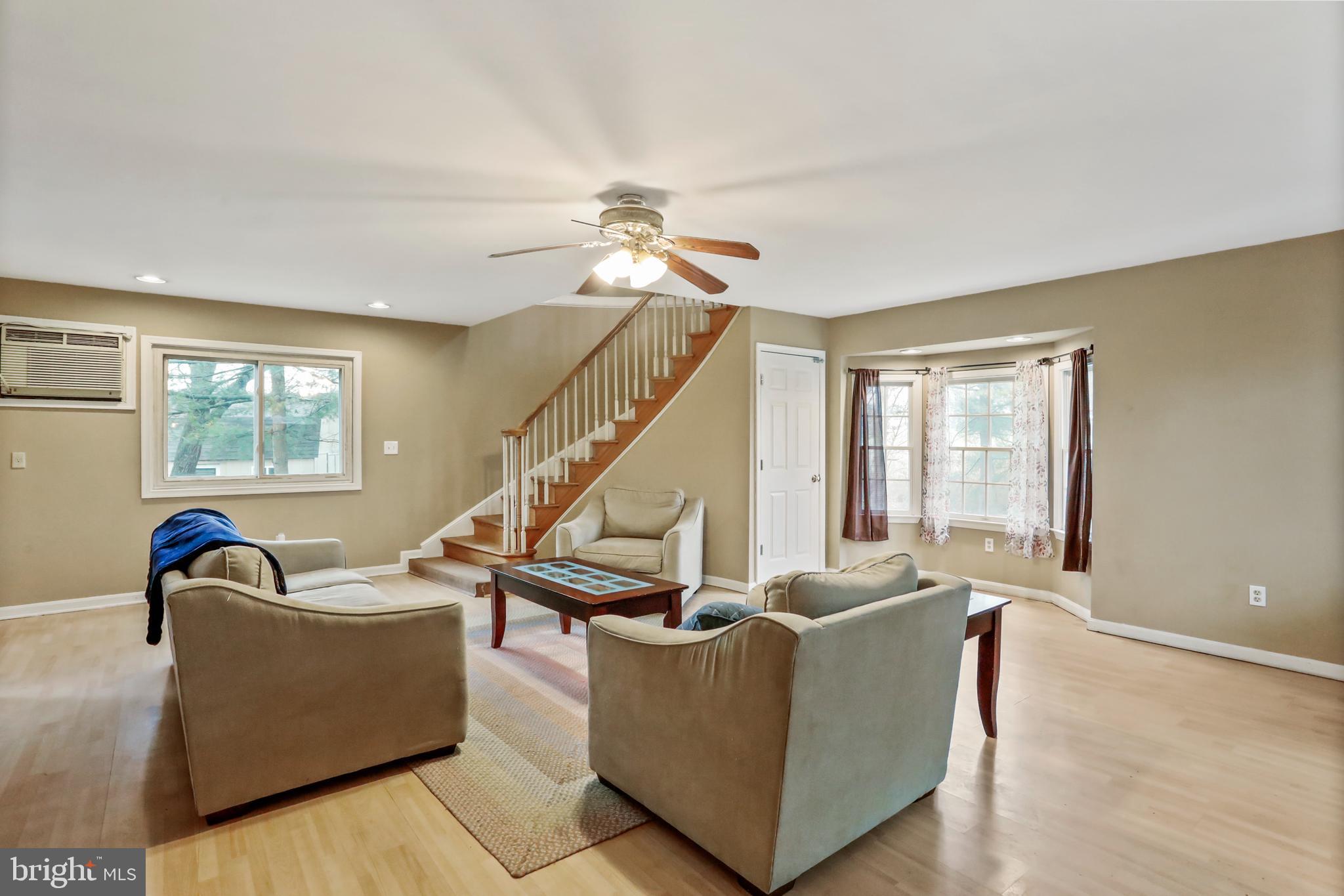 4807 West Feeser Road Taneytown, MD 21787 - Photo 6 of 31 Living Room