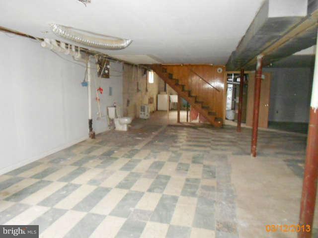1555 Fairmount Road Hampstead, MD 21074 - Photo 21 of 23 a view of a hallway with a room