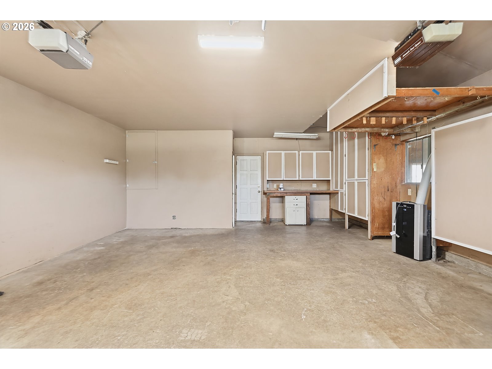890 Hobbs Road Hood River, OR 97031 - Photo 28 of 44 Garage