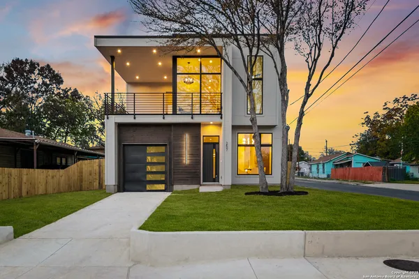 $3,200 | 257 East Baylor, San Antonio, TX 78204