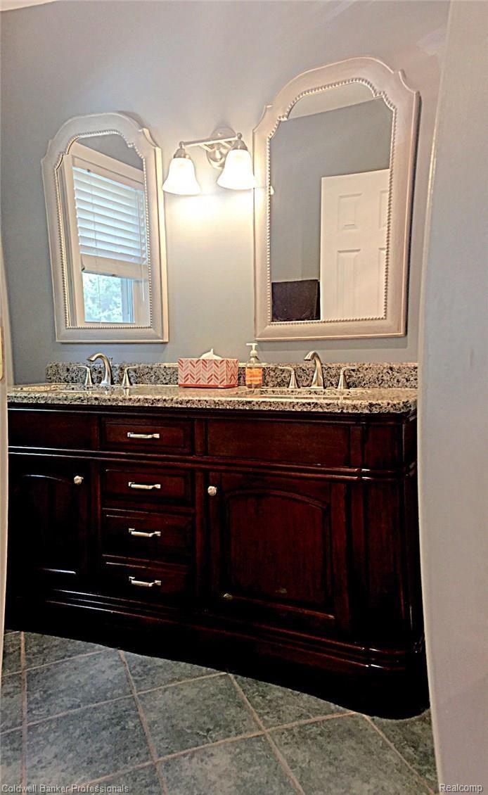 9991 Marshall Road South Lyon, MI 48178 - Photo 25 of 32 mbath1.jpg