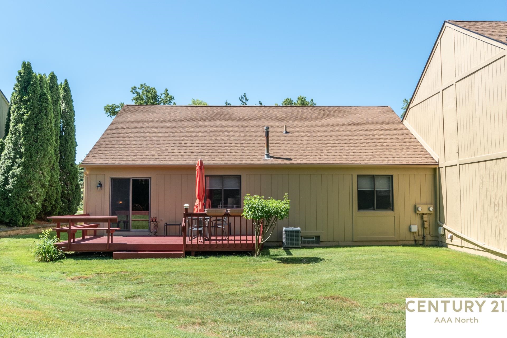 2327 Rochelle Park Drive Rochester, MI 48309 - Photo 3 of 58 50146531-326aa82b-c8ac-4de3-9dd3-81ab1b639280.JPG