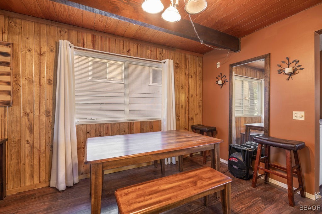 548 Riverside Avenue Sugarloaf, CA 92386 - Photo 17 of 37 a view of workspace with wooden floor