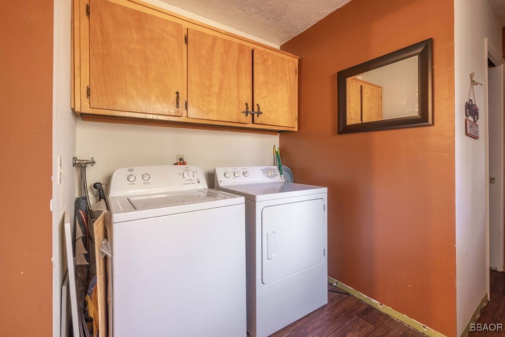 548 Riverside Avenue Sugarloaf, CA 92386 - Photo 20 of 37 a utility room with dryer and washer