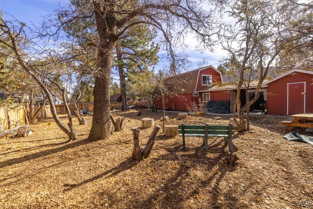 548 Riverside Avenue Sugarloaf, CA 92386 - Photo 30 of 37 a backyard of a house with table and chairs