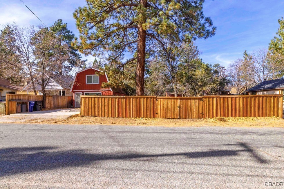 548 Riverside Avenue Sugarloaf, CA 92386 - Photo 4 of 37
