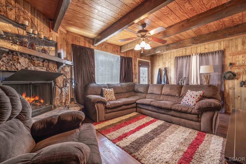 548 Riverside Avenue Sugarloaf, CA 92386 - Photo 8 of 37 a living room with furniture a rug and a fireplace