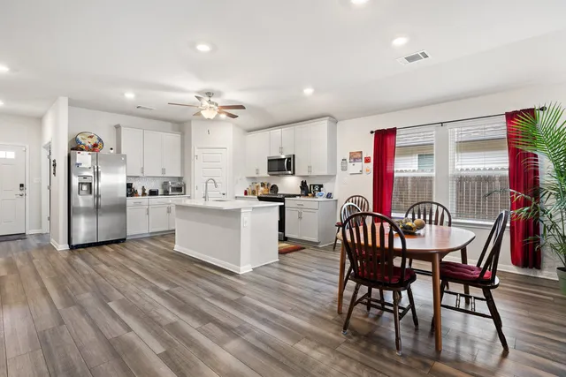 $374,900 | 130 Greenspire Lane, Hutto, TX 78634