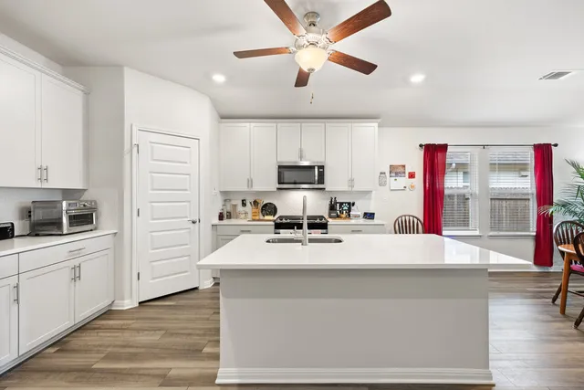 $374,900 | 130 Greenspire Lane, Hutto, TX 78634