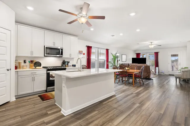 $374,900 | 130 Greenspire Lane, Hutto, TX 78634