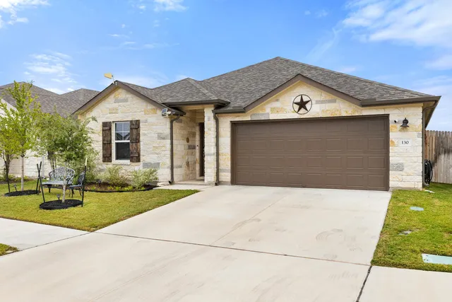 $374,900 | 130 Greenspire Lane, Hutto, TX 78634