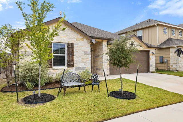 $374,900 | 130 Greenspire Lane, Hutto, TX 78634