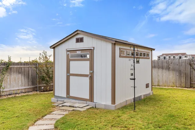 $374,900 | 130 Greenspire Lane, Hutto, TX 78634