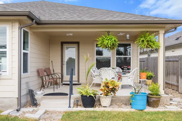 $374,900 | 130 Greenspire Lane, Hutto, TX 78634