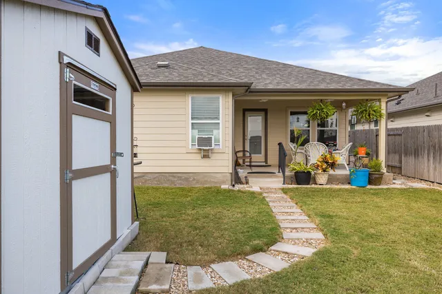 $374,900 | 130 Greenspire Lane, Hutto, TX 78634