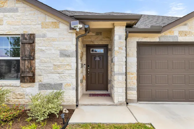 $374,900 | 130 Greenspire Lane, Hutto, TX 78634