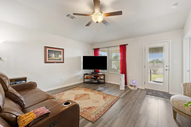 $374,900 | 130 Greenspire Lane, Hutto, TX 78634