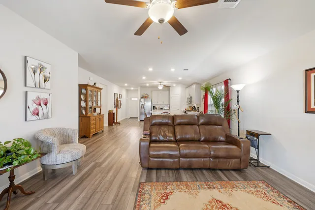 $374,900 | 130 Greenspire Lane, Hutto, TX 78634