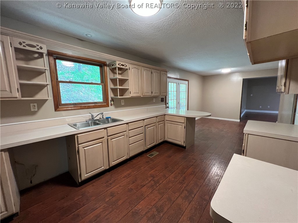 11 Cabin Road Chapmanville, WV 25508 - Photo 5 of 30 Gallery Image 5