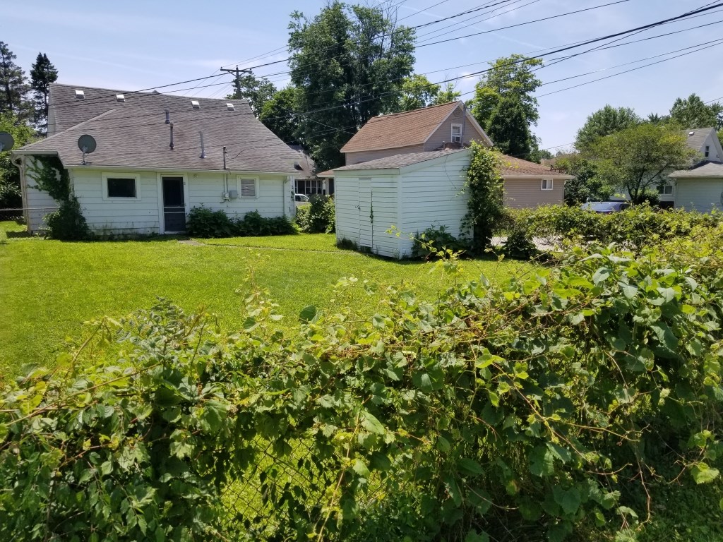 408 West Kickapoo Street Hartford City, IN 47348 - Photo 3 of 11