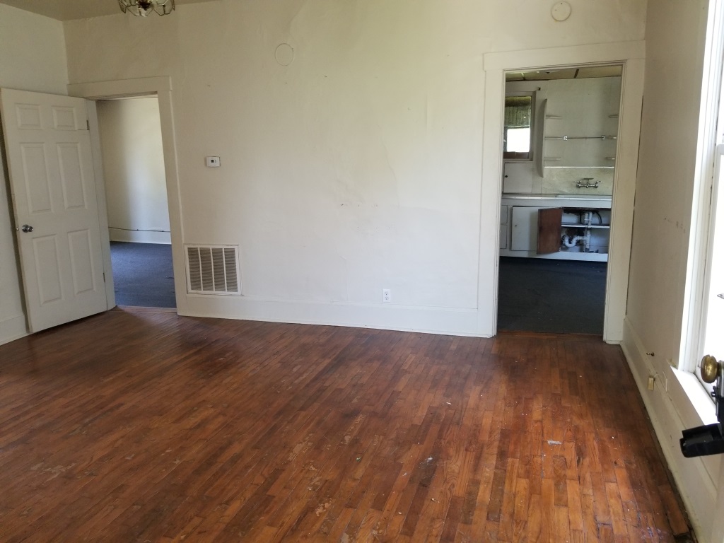 408 West Kickapoo Street Hartford City, IN 47348 - Photo 5 of 11