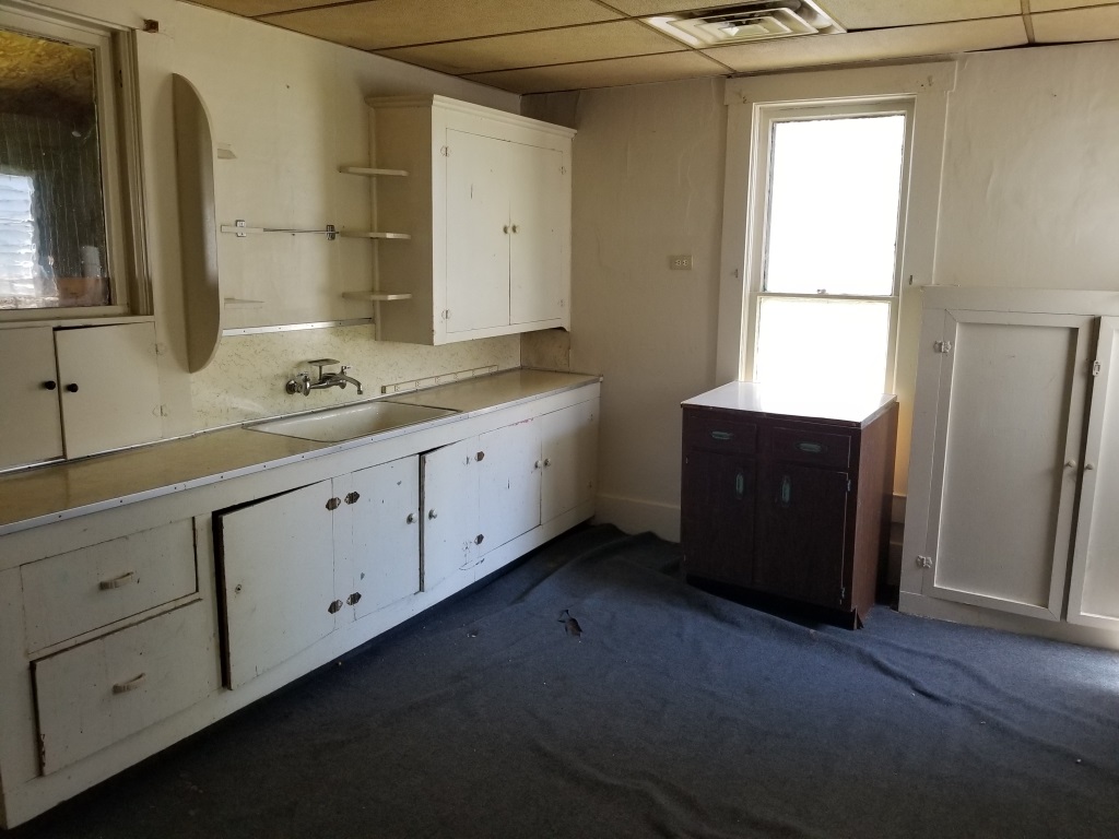 408 West Kickapoo Street Hartford City, IN 47348 - Photo 8 of 11