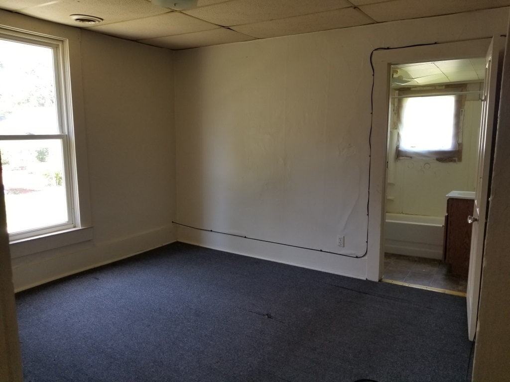 408 West Kickapoo Street Hartford City, IN 47348 - Photo 9 of 11