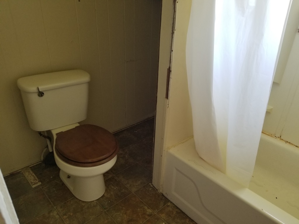 408 West Kickapoo Street Hartford City, IN 47348 - Photo 10 of 11