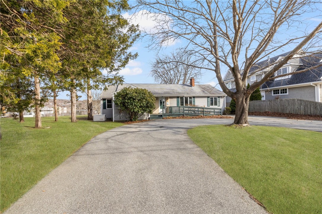 47 Point Road Portsmouth, RI 02871 - Photo 4 of 23 large circle driveway